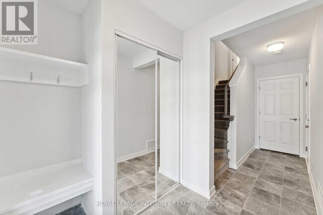 Building Photo - 792 Kinstead Private