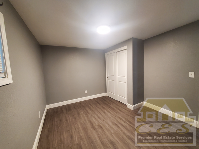 Building Photo - Three bedroom Upstairs Flat in Richmond