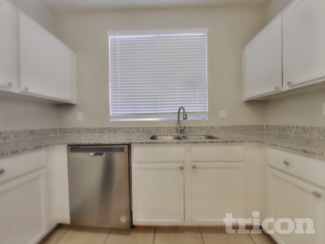 Building Photo - 11391 W Pima St