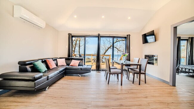 Photo du bâtiment - 6010 Rice Lake Scenic Dr