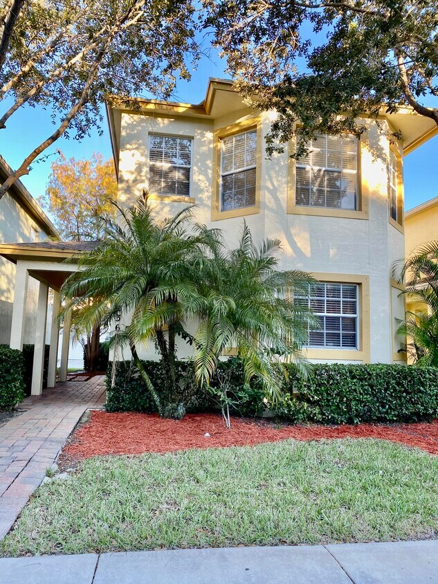2368 SE Quaint Dr, Port Saint Lucie, FL 34952 House for Rent in Port
