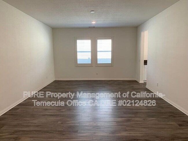 Foto del edificio - 30770 Nature Rd