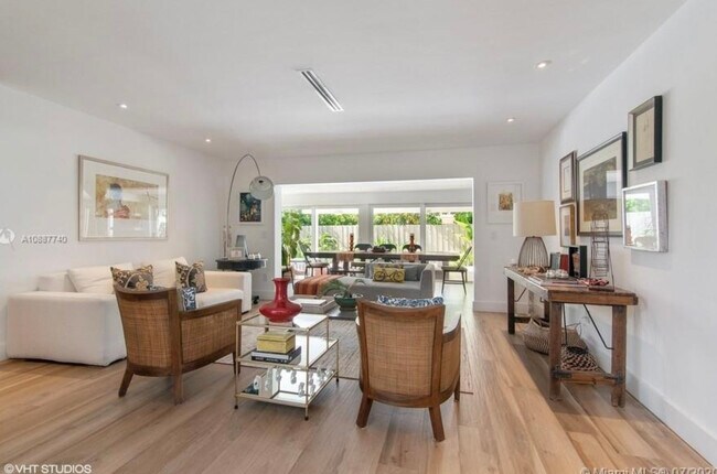 Foto del edificio - 524 Ridgewood Rd