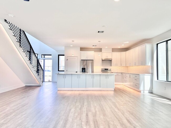 Building Photo - *MOVE IN SPECIAL* NEW CONSTRUCTION! Fully ...