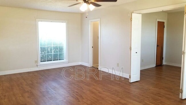 Building Photo - 3505 E 19th St