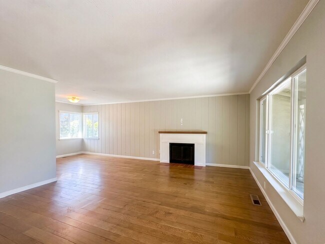 Building Photo - Charming 3 bedroom, 1 bath single level home in Lafayette-Move in ready!