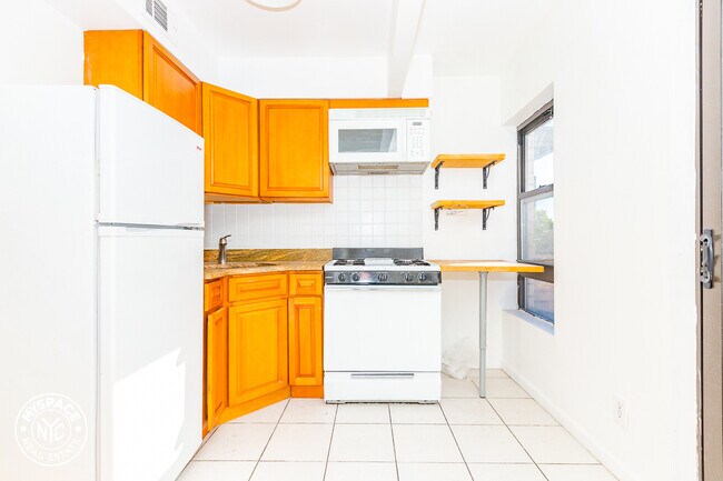 Building Photo - 114 Leonard St