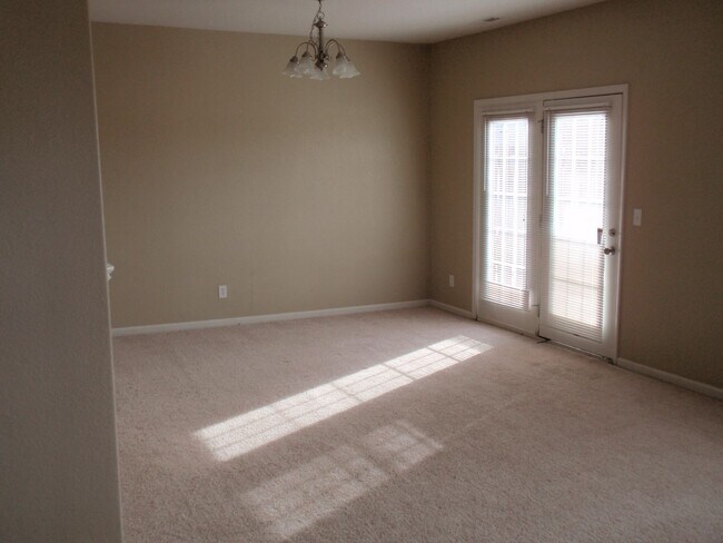 Building Photo - 2731-2733 Elm Creek