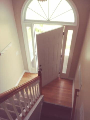Building Photo - Now Available! 4 bedroom 3 baths