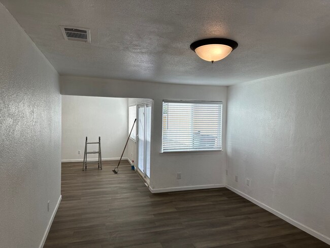 Foto del edificio - Modesto 2 Bedroom 1 Bath Home