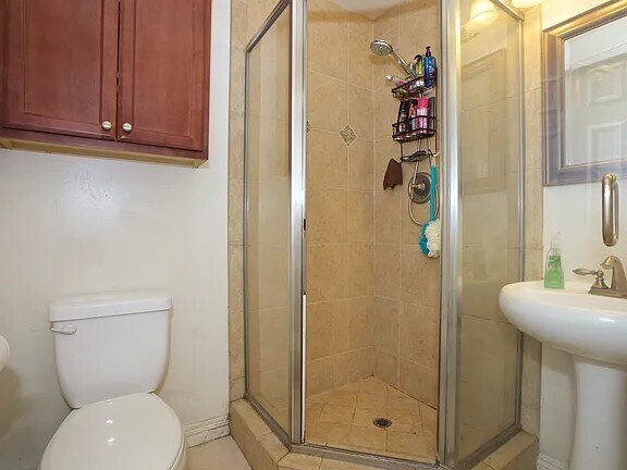 Building Photo - 550 Graves Ave