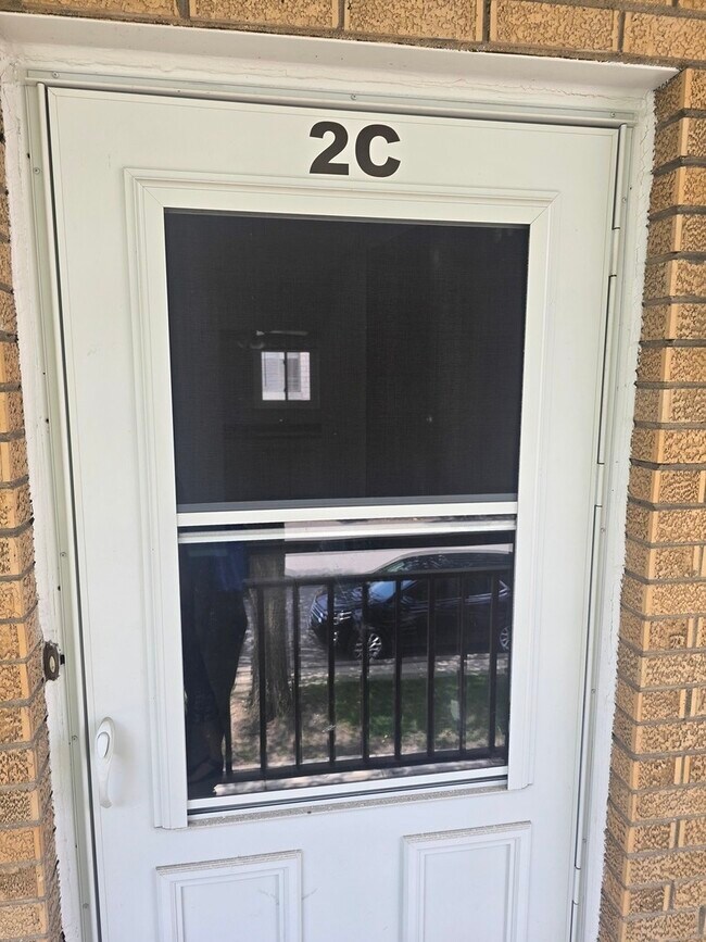 Foto del edificio - 6830 N Ozark Ave