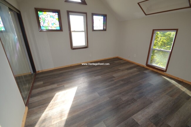 Building Photo - Newly renovated 3 bedroom in West Price Hill