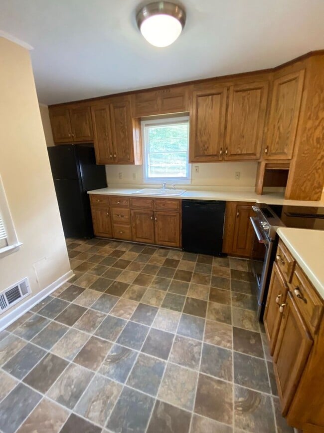 Foto del edificio - AVAILABLE IN FEBRUARY!