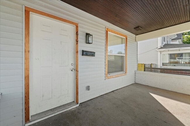 Building Photo - 617 N Parker Ave