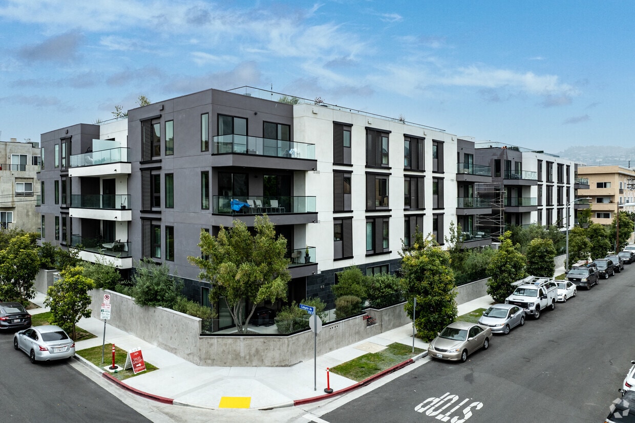 Building Exterior - Delyla