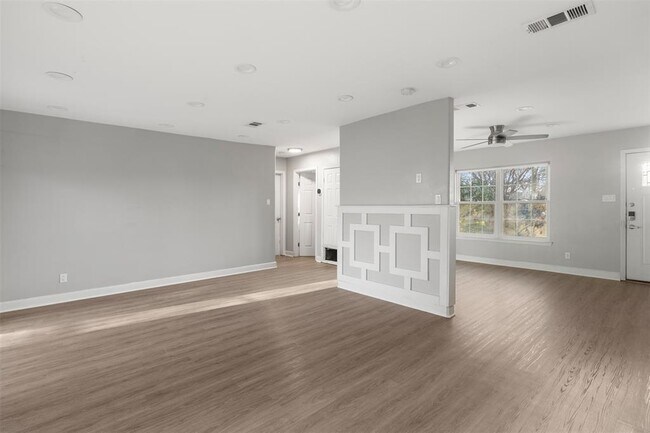 Building Photo - 2308 Devonshire Dr