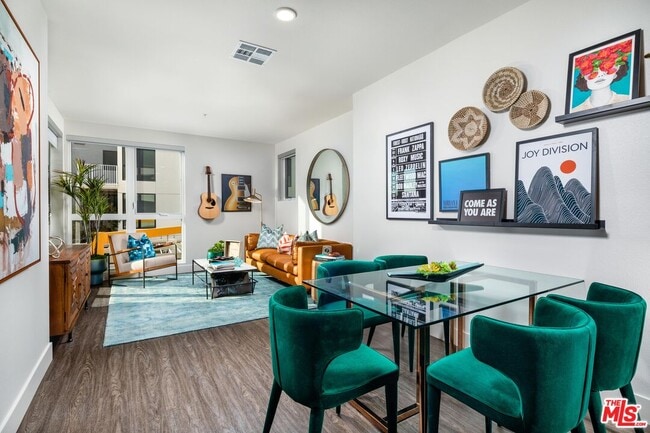 Foto del edificio - 1101 N Main St