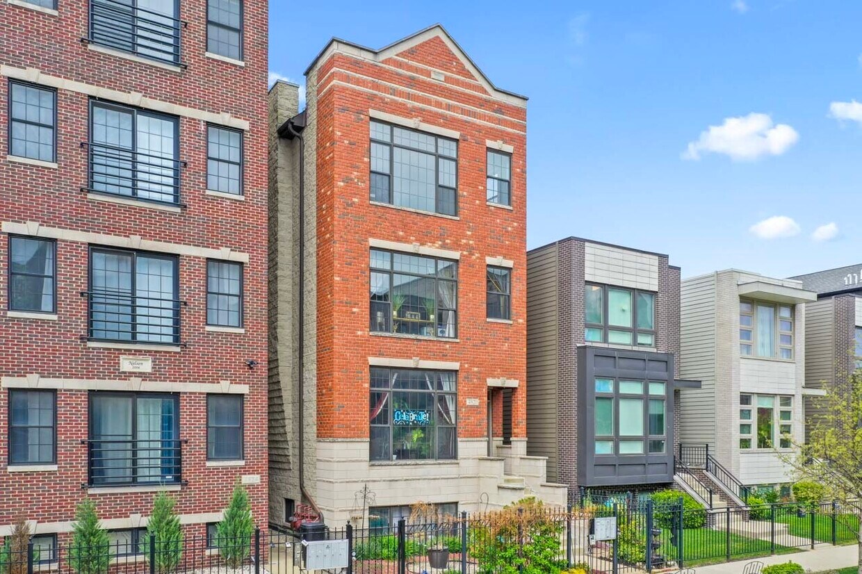Foto principal - 4820 S Champlain Ave