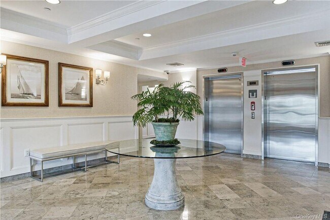 Foto del edificio - 225 Stanley Ave