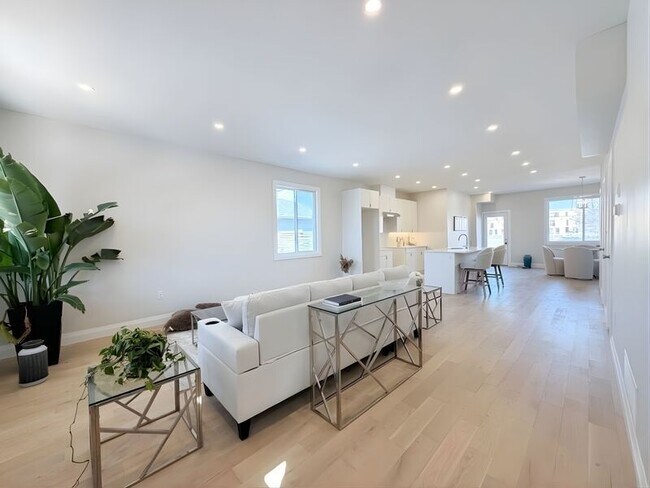 Building Photo - 26 Haight St