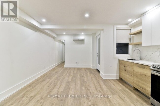 Building Photo - 88 Lindsey Ave