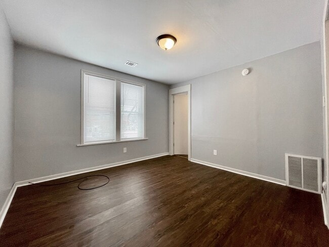 Foto del edificio - One Bedroom Duplex in Muskegon - All Utilities Included!