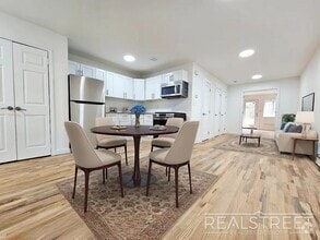 Building Photo - Massive 3BD/3BA Renovated Duplex with Home...