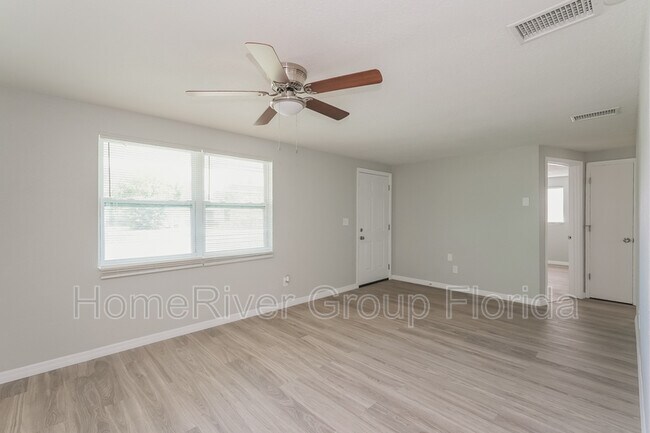 Building Photo - 4802 Bonton Dr