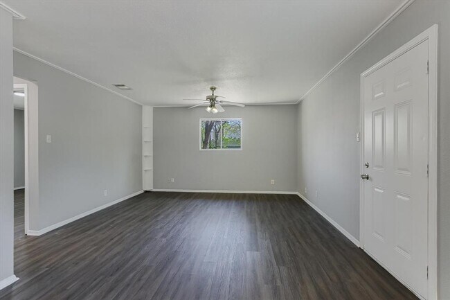 Foto del edificio - 1811 Magnolia Dr