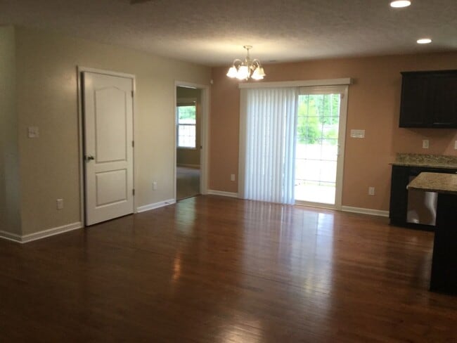 Building Photo - This beautiful home in New Bern