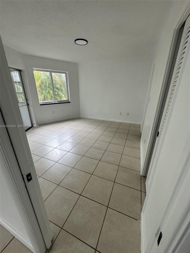 Foto del edificio - 1643 NE Miami Gardens Dr