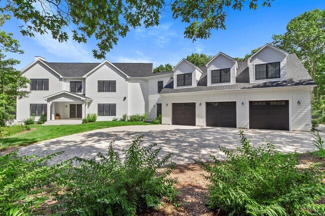 Foto del edificio - 421 Edge Of Woods Rd