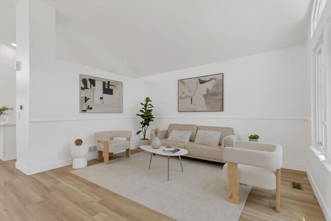 Photo - Fully Renovated 4-Bed, 4-Bath Single Famil... House