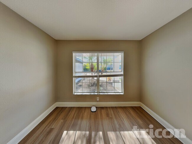 Foto del edificio - 8606 Lisa Blvd