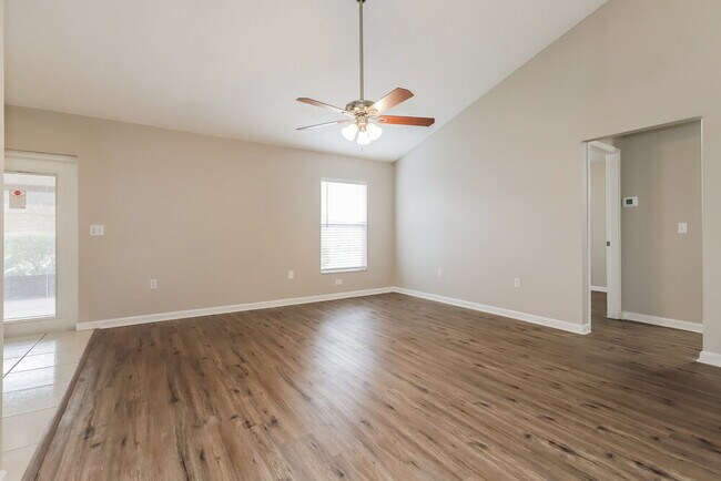 Foto del edificio - 839 Greenbelt Cir