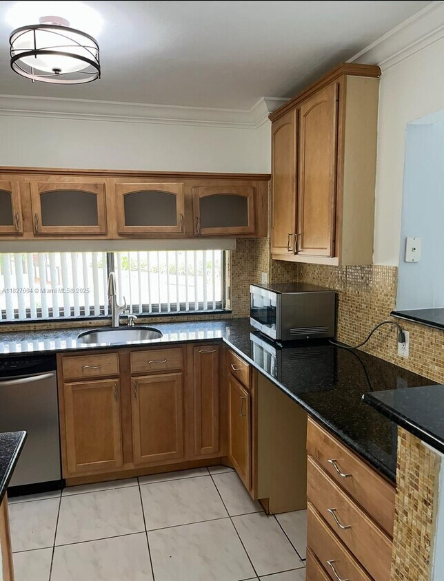 Foto principal - 16919 N Bay Rd