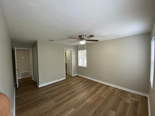 Building Photo - 102 Sterling Ct