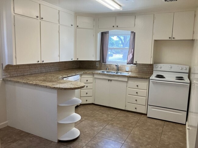 Foto del edificio - 2037 Miller Ave