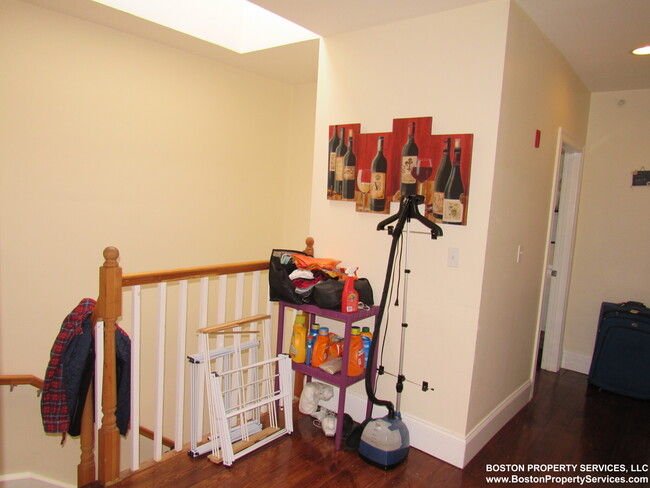 Building Photo - 16 Sewall St