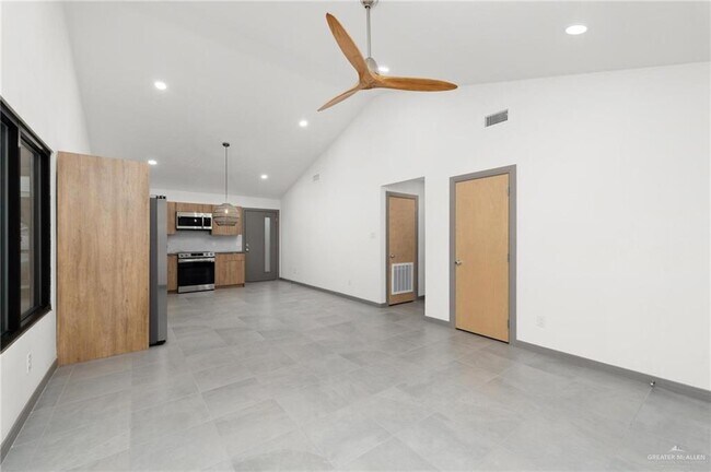 Foto del edificio - 1304 E Iris Ave