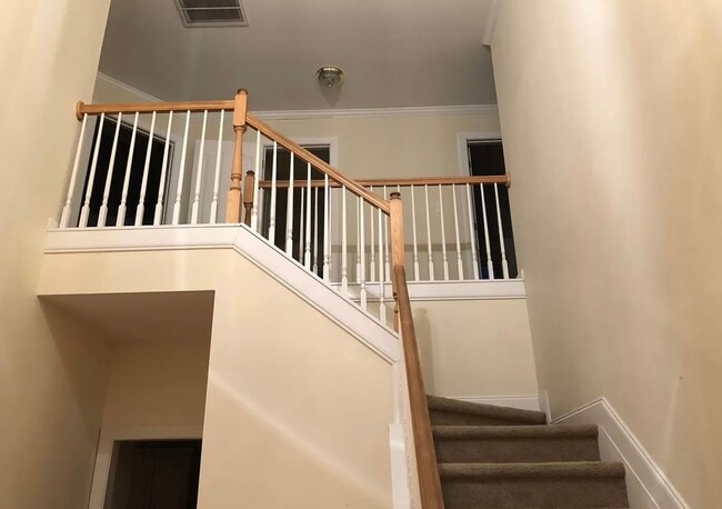 Building Photo - 5 BR/3 Bath in Willow Pointe (Lake Carolin...