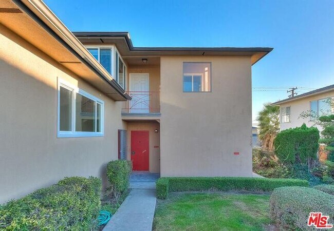 Building Photo - 5112 W Slauson Ave