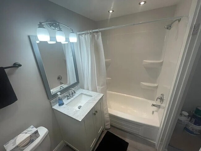 Foto del edificio - 12520 Edgewater Dr