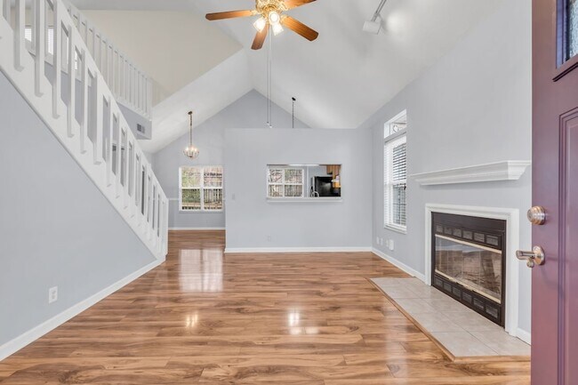 Foto del edificio - 5904 Colchester Dr