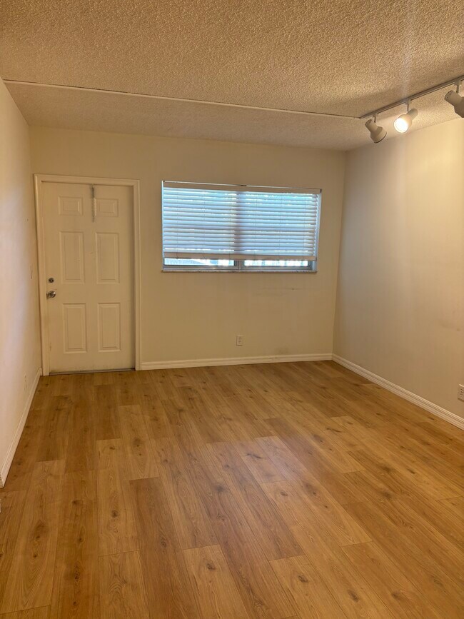 Foto del edificio - 305 E Ocean Ave