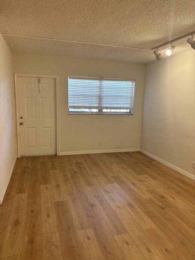 Photo - 305 E Ocean Ave Apartments