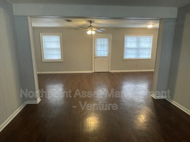 Foto del edificio - 4065 Haliburton St