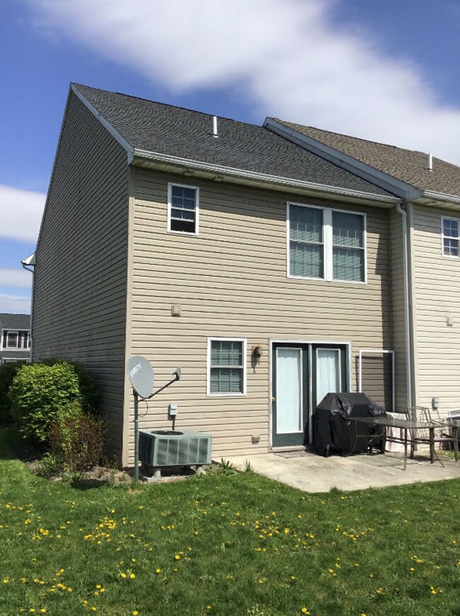 Foto del edificio - Well-Maintained 3 Bed/2.5 Bath Townhouse i...