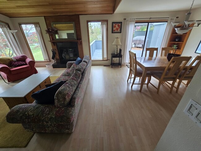 Foto del edificio - 721 Cherry Ave NE